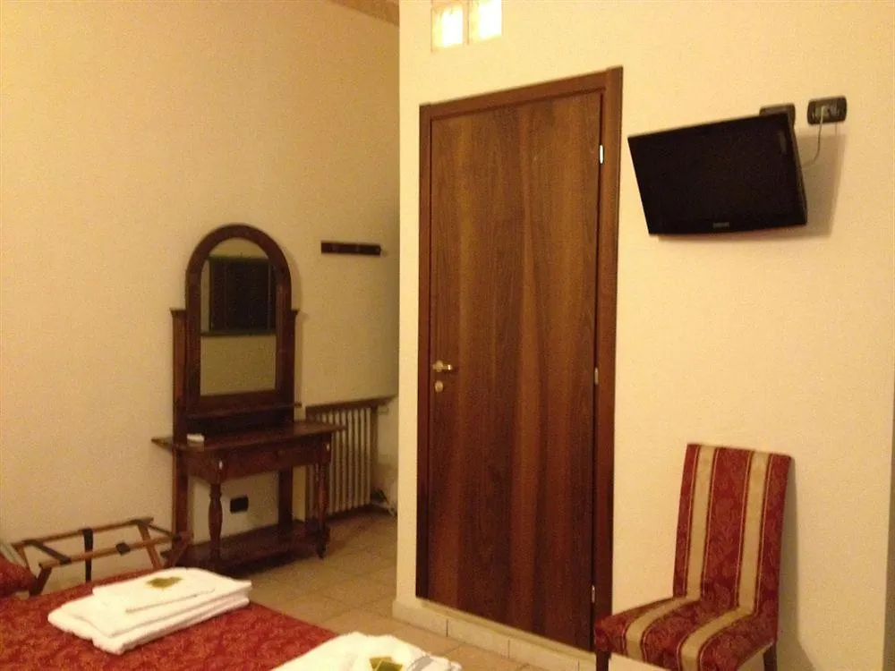 Hotel Sicilia Milan 0*,