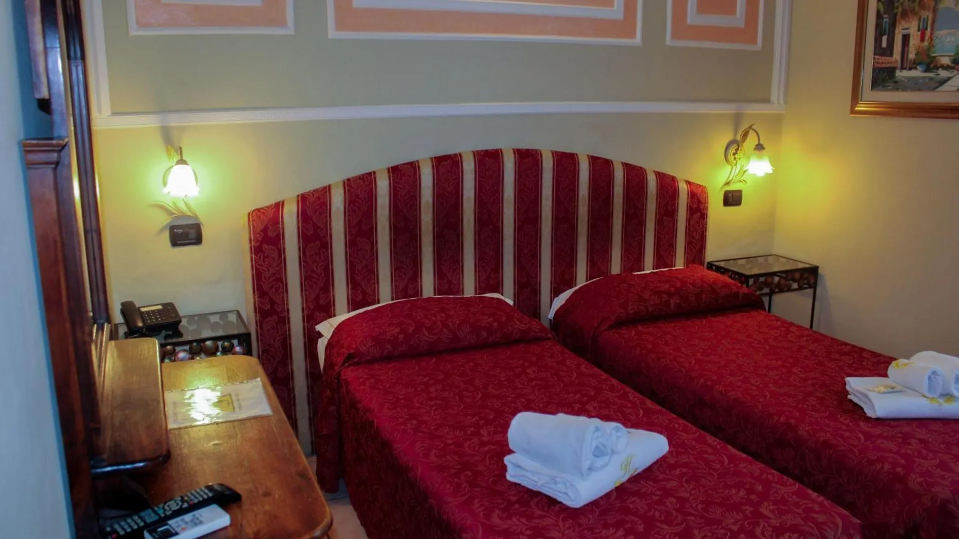 Hotel Sicilia Milan 0*,  Italy