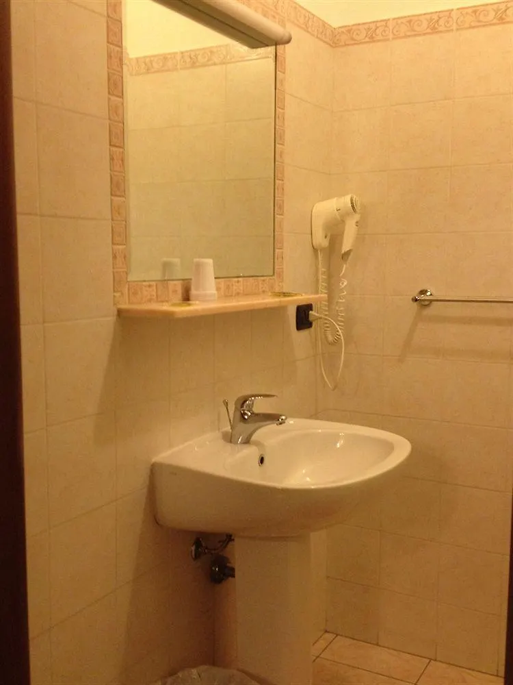 Hotel Sicilia Milan 0*,  Italy