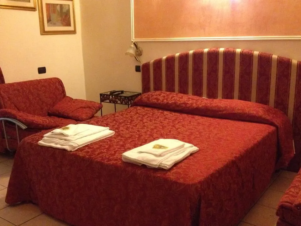 Hotel Sicilia contacts
